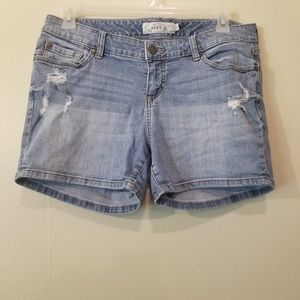 💎Torrid distressed denim shorts